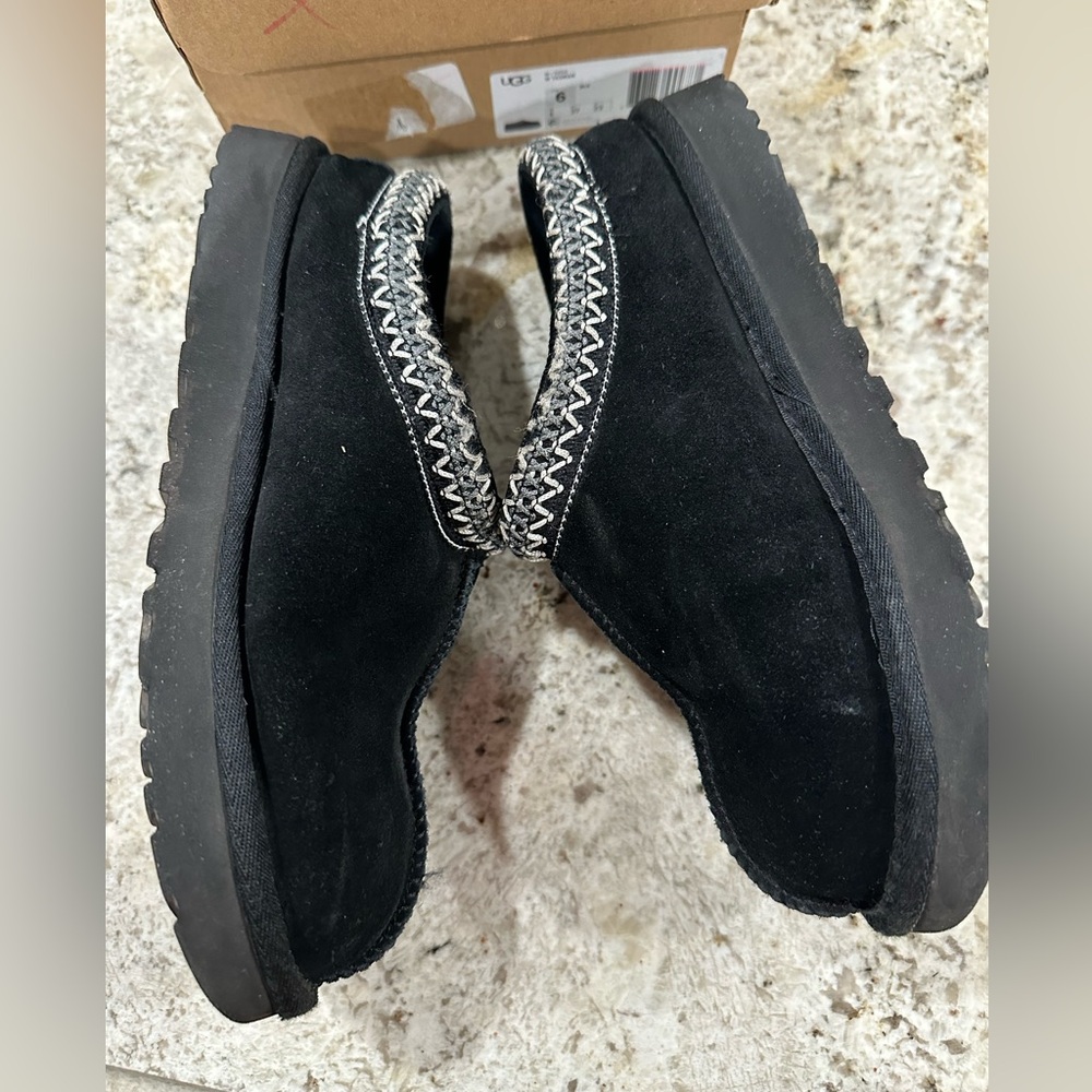 UGG TASMAN BLACK WOMANS size 6 worn - Picture 4 of 10